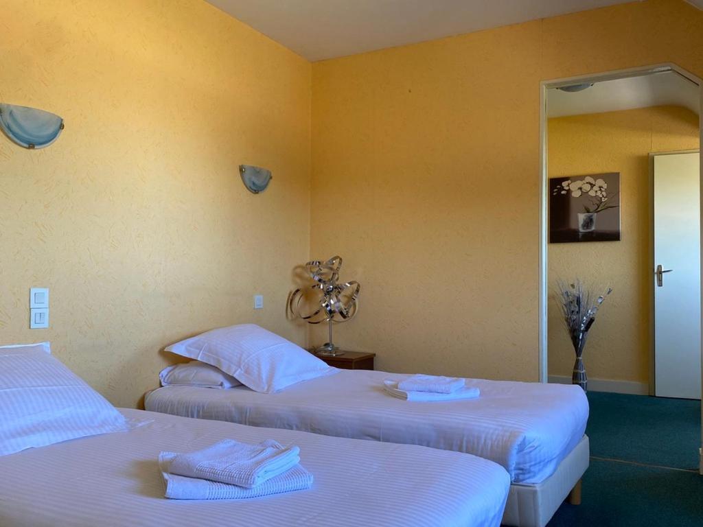 Hotel De La Poste Falaise  Εξωτερικό φωτογραφία