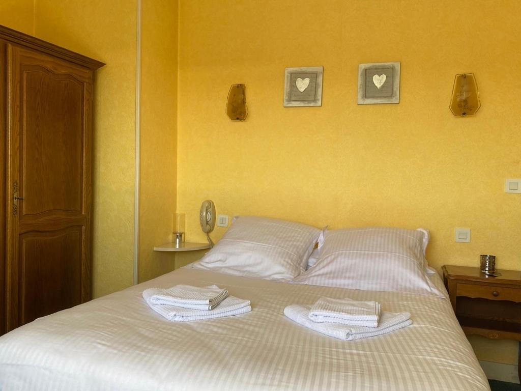 Hotel De La Poste Falaise  Εξωτερικό φωτογραφία